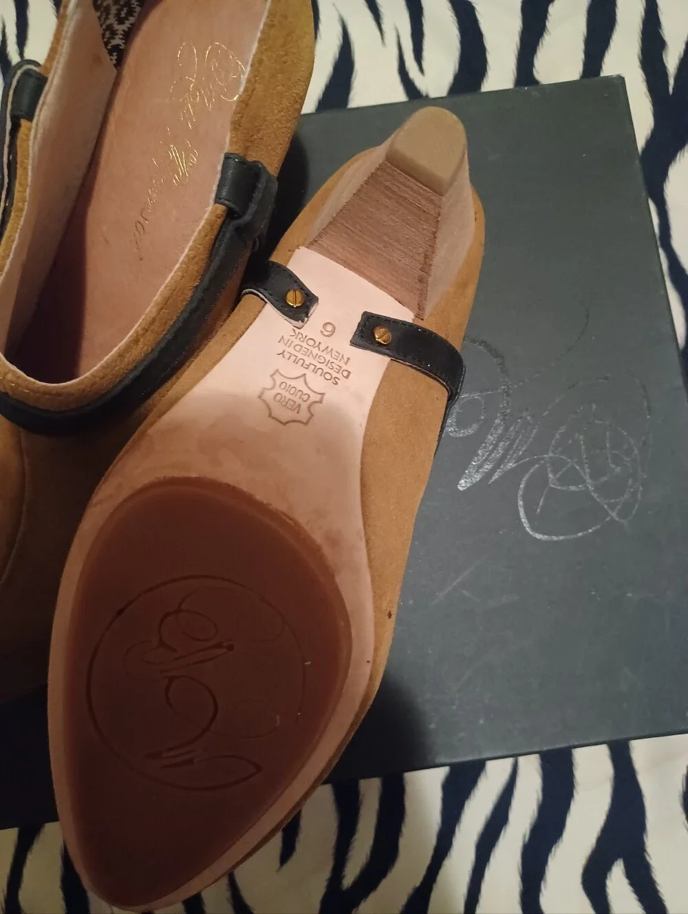 ● Matt Bernson Women's Suede Loafers in Camel Size 6